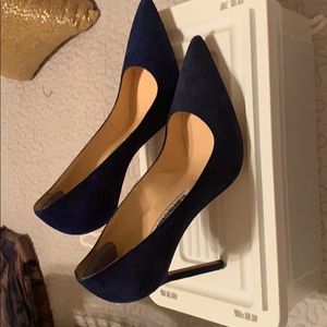 Royal blue suede Manolo Blahnik pumps